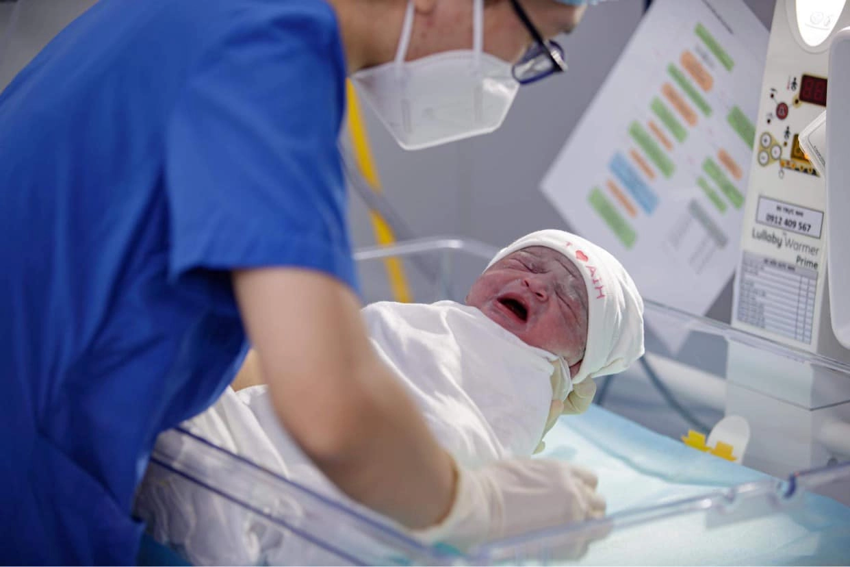 Sau 4 ngày sinh con cho chồng ấn độ võ hạ trâm sung sướng vì sữa tràn bờ đê - 6