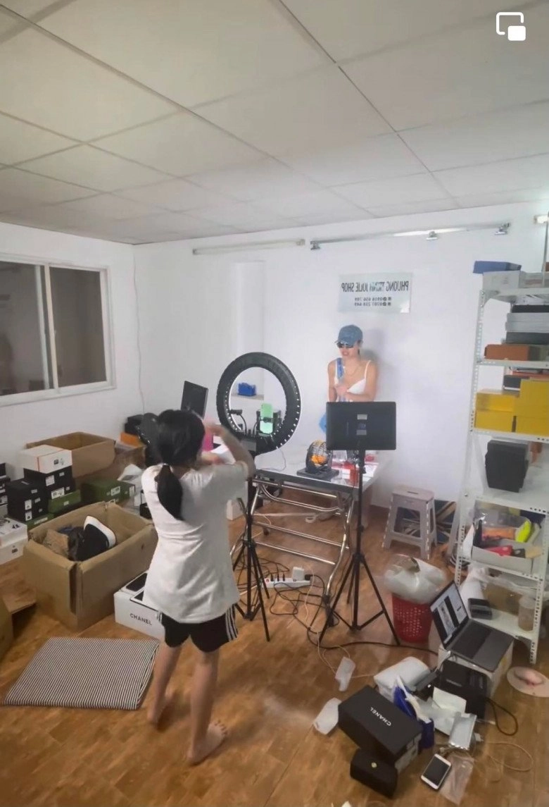 Sau đám cưới 88 cây vàng phương trinh jolie tần tảo bán online xúc động con gái riêng đứng sau máy quay - 2