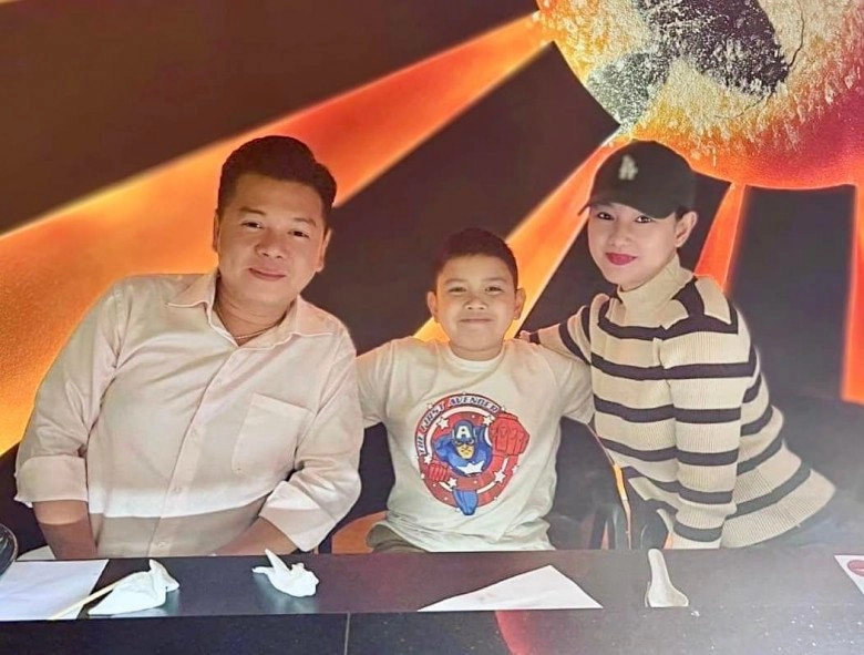 Sau gần 8 năm bố mẹ ly hôn con trai mc quỳnh chi tự hào khi lần đầu được ngồi ăn cả gia đình - 4