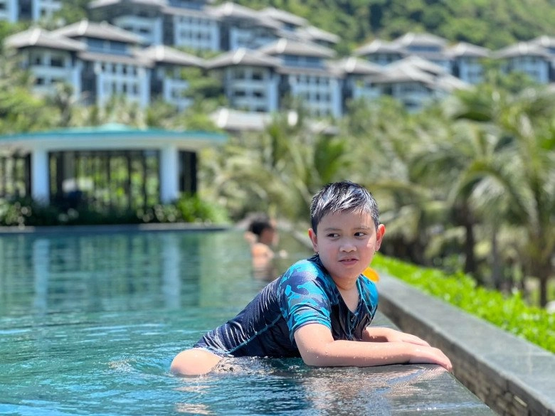 Sau gần 8 năm bố mẹ ly hôn con trai mc quỳnh chi tự hào khi lần đầu được ngồi ăn cả gia đình - 6