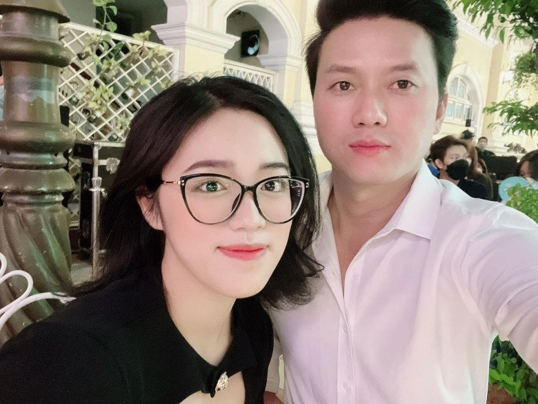 Sau mối tình chú - cháu với nữ sinh cấp 3 quách ngọc tuyên giờ có con gái xinh bụ bẫm giống bố - 1
