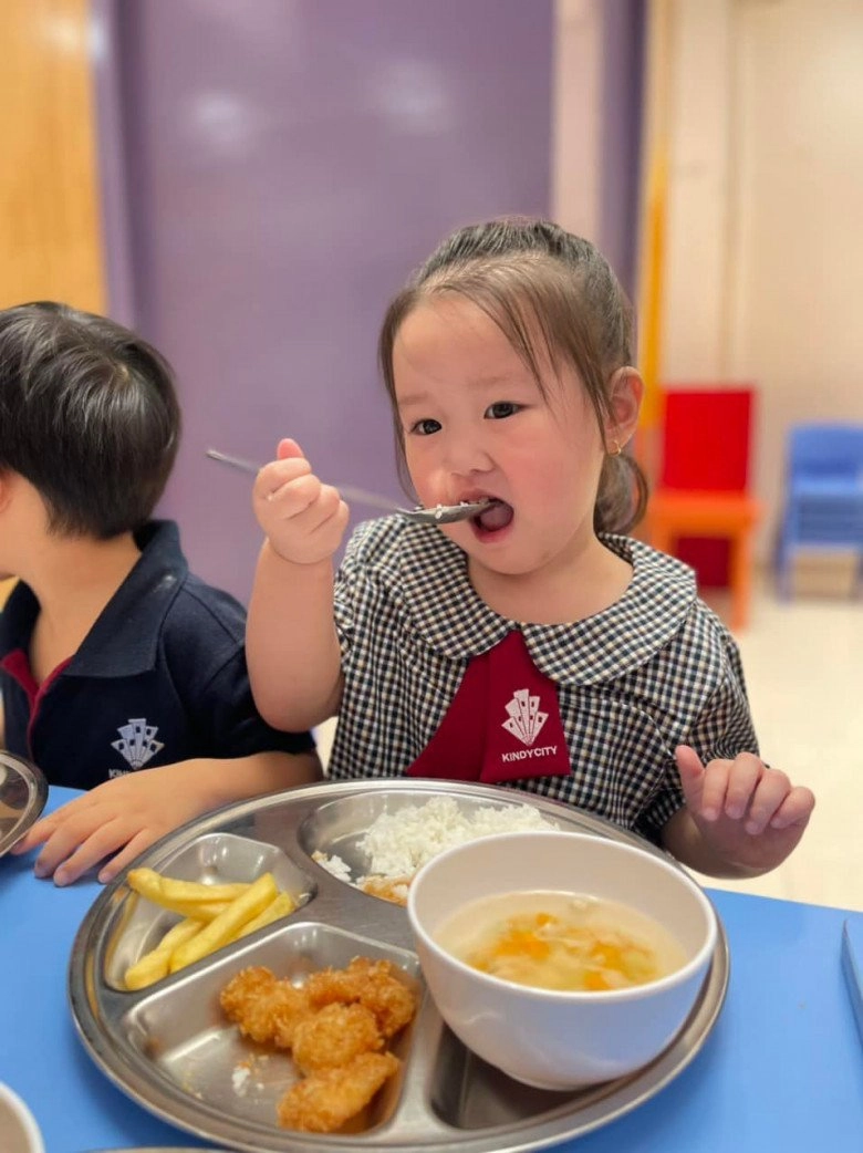 Sau mối tình chú - cháu với nữ sinh cấp 3 quách ngọc tuyên giờ có con gái xinh bụ bẫm giống bố - 6