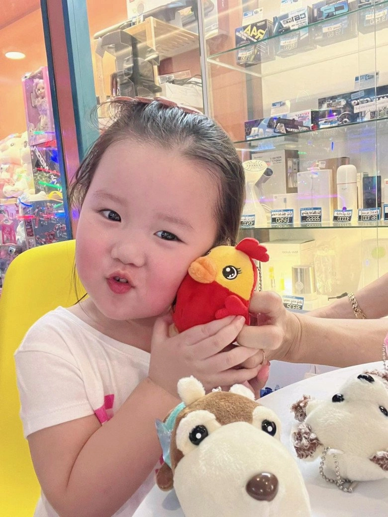 Sau mối tình chú - cháu với nữ sinh cấp 3 quách ngọc tuyên giờ có con gái xinh bụ bẫm giống bố - 8