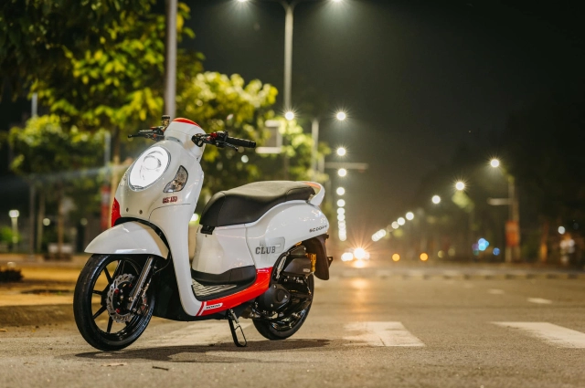 Scoopy 110 khoe dáng trong đêm với cả tấn đồ chơi xịn sò - 4