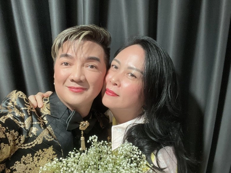 Selfie với phượng chanel đàm vĩnh hưng lấn át đàn em với son hồng bóng bẩy - 2