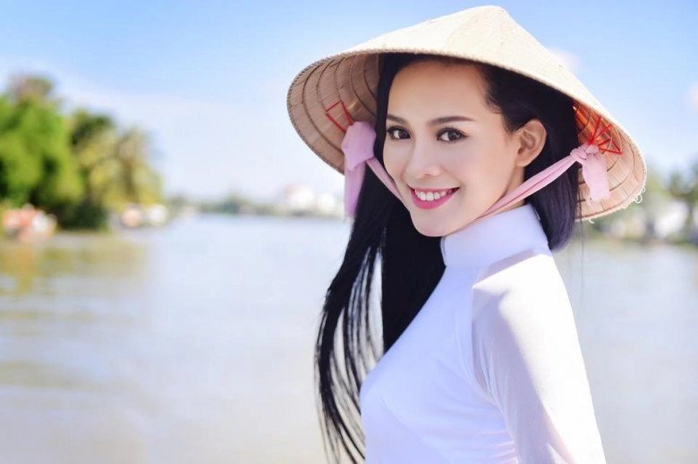 Sinh 2 con cùng đại gia mía đường lớn hơn 16 tuổi hoa hậu 9x bị hiểu nhầm là trà xanh - 1