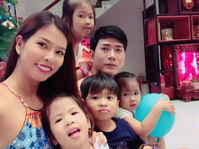 Sinh 5 con cho quách thành danh vợ hotgirl được chiều như bà hoàng trong biệt thự 1000m2 ở mỹ - 14