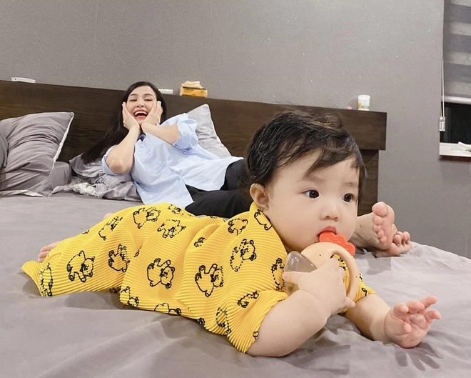 Sinh con cho thiếu gia tập đoàn nhựa yêu chồng con bất chấp đông nhi bị chồng nói làm nền - 1