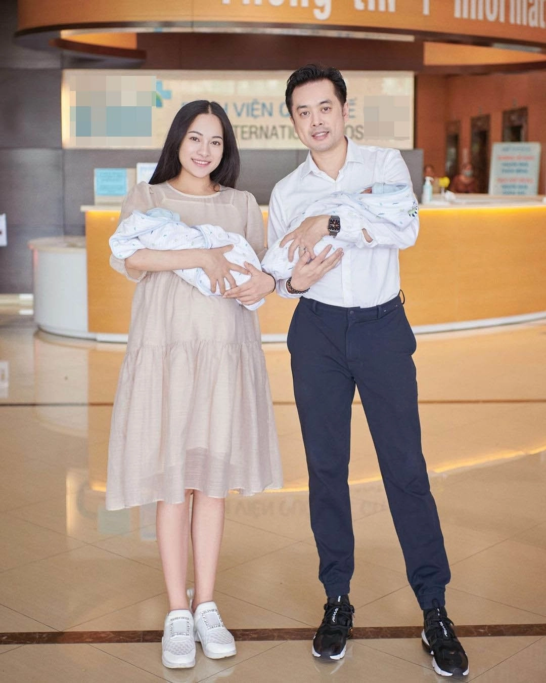 Sinh đôi con đầu lòng sara lưu thăng hạng nhan sắc nhưng vòng bụng lớn làm ông xã ngơ ngác - 2
