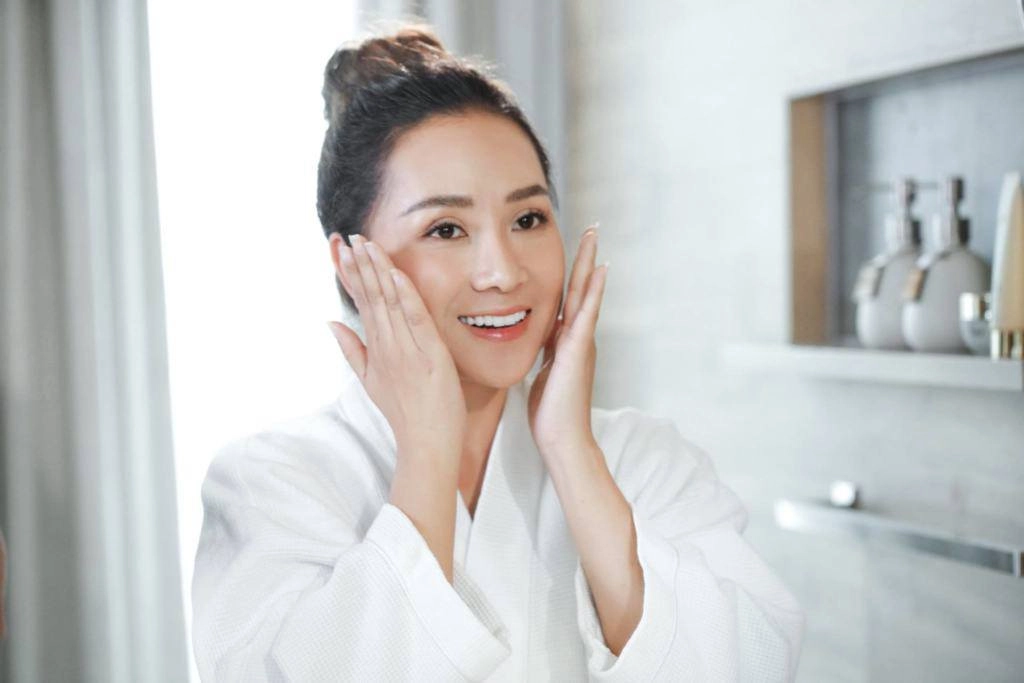 Sinh nhật đăng khôi bà xã u40 đẹp lấn át chồng vì cả da lẫn dáng đều như gái 20 - 12