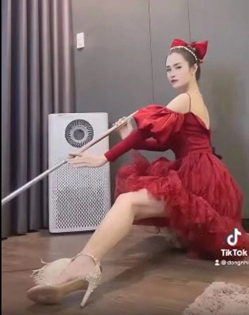 Sinh xong ở nhà chăm con đông nhi vẫn cố gắng gợi cảm vì thấy ông cao thắng đẹp trai - 5