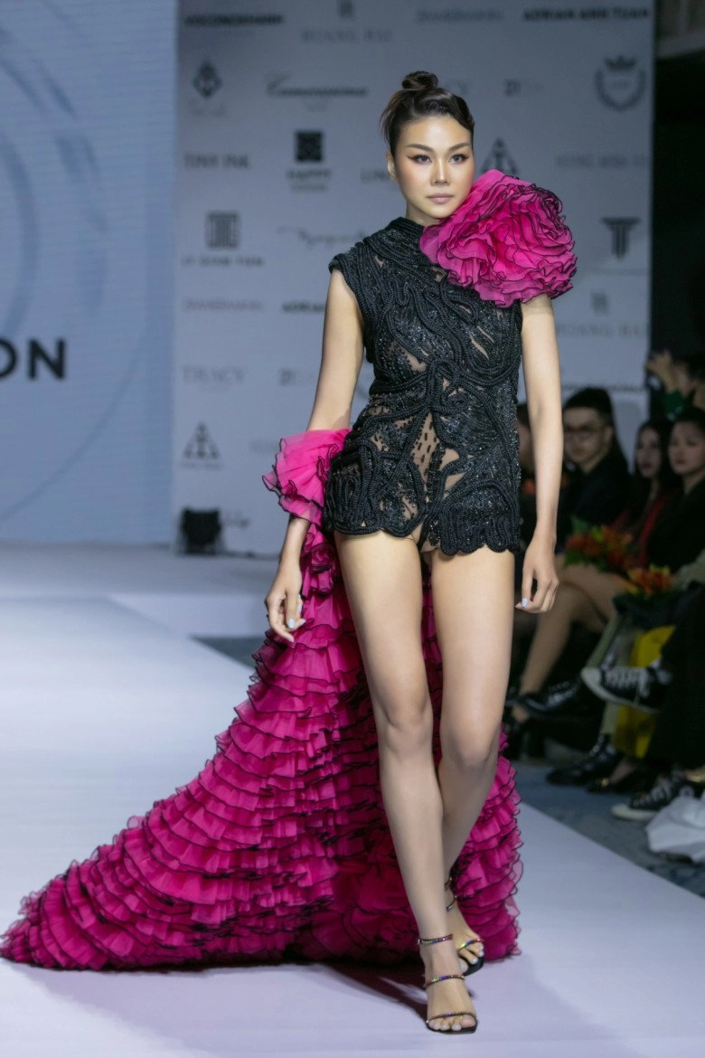 Sở hữu đôi chân kiếm nhật thanh hằng cách biệt miss universe 2021 gần 20 tuổi vẫn lấn át khi mặc đụng đầm - 1