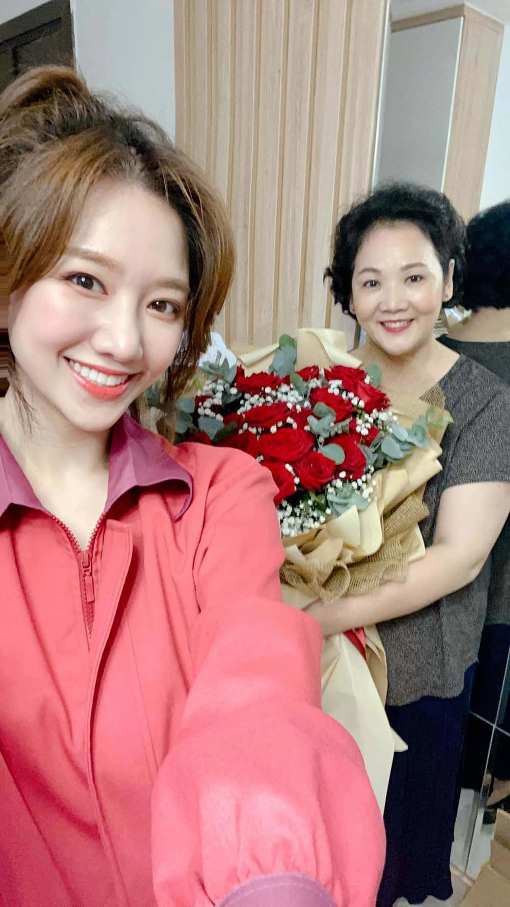 Sở hữu nhan sắc cực phẩm mẹ vợ trấn thành lấn át hào quang con gái ở tuổi xế chiều - 4