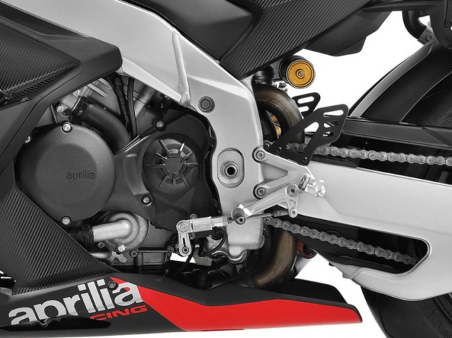 So sánh aprilia rsv4 rf 2011 vs aprilia rsv4 rf 2021 - 2