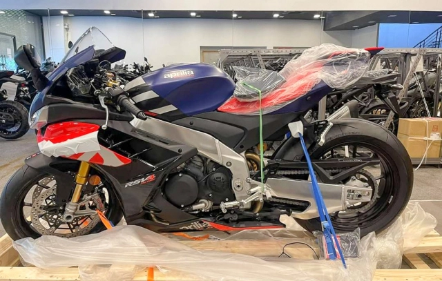 So sánh aprilia rsv4 rf 2011 vs aprilia rsv4 rf 2021 - 8