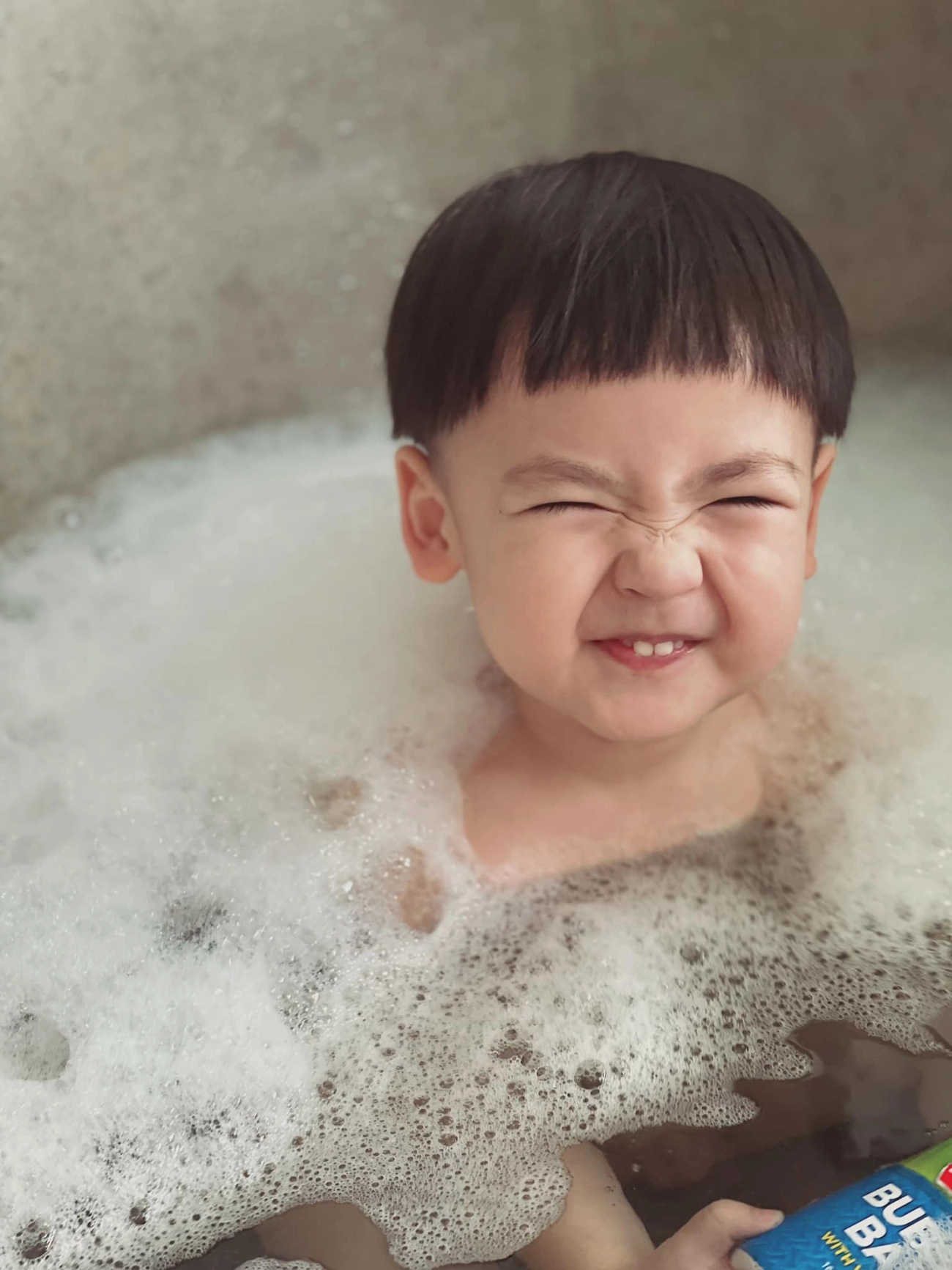 soái ca 3 tuổi nhà á hậu tú anh đẹp trai hơn bố mẹ tích cực cho đi tút tát - 16