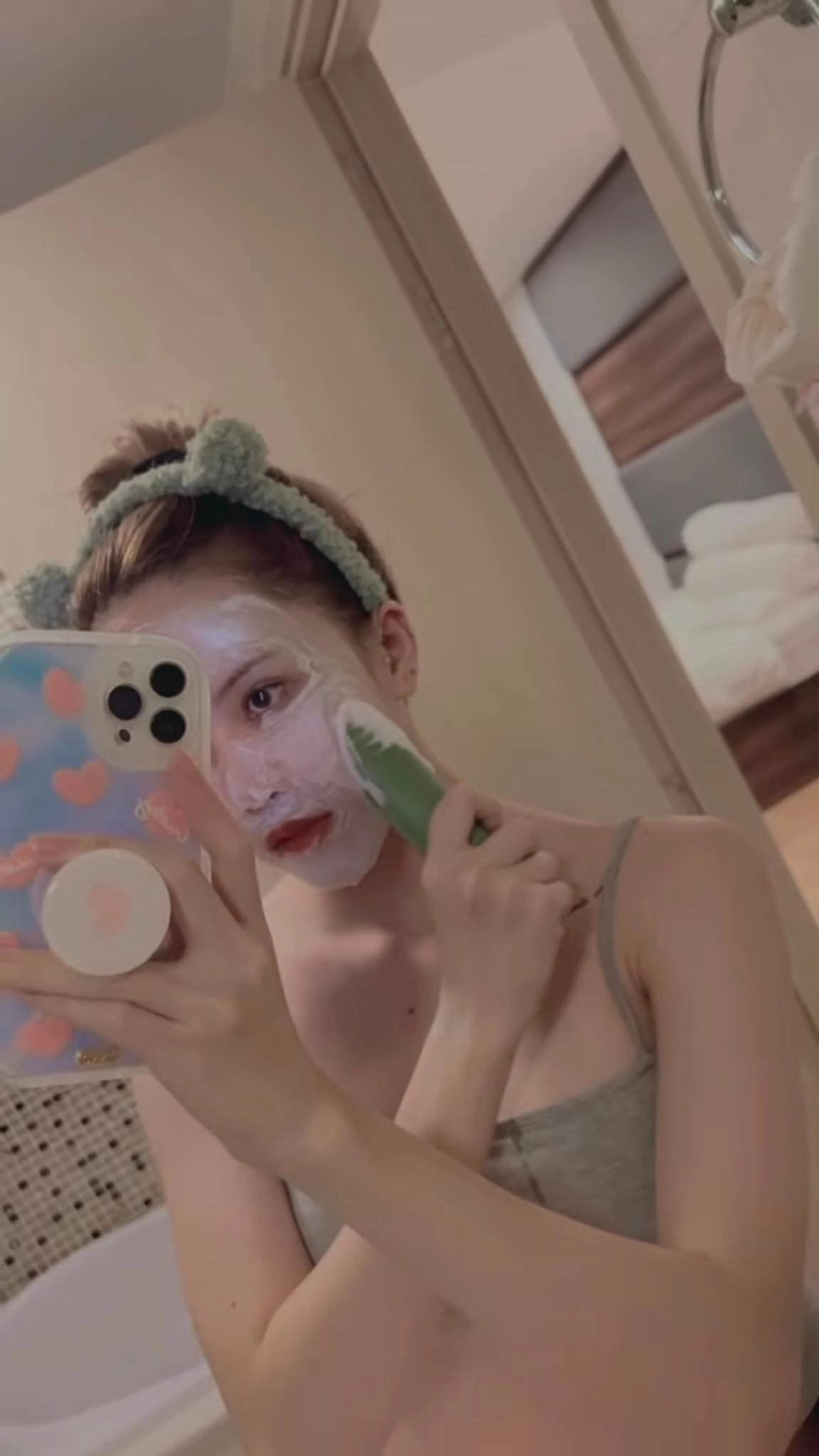 Sơn tùng cởi trần khoe da xịn như gương soi ngó sang thiều bảo trâm càng ngạc nhiên - 7