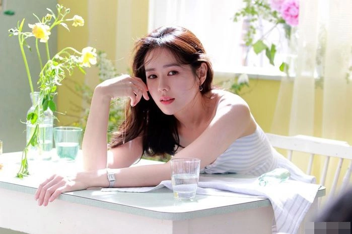 Son ye jin nhá hàng ảnh thời trang netizen chỉ mải ngắm báu vật của bạn gái hyun bin - 11