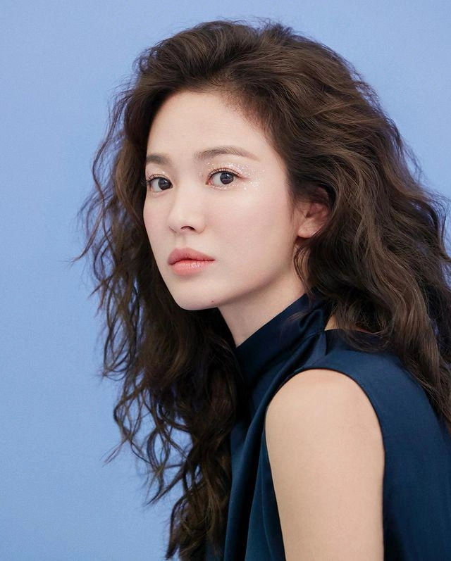 Song hye kyo chụp hình với trang sức tiền tỷ nào ngờ dung nhan át cả vàng bạc châu báu - 9