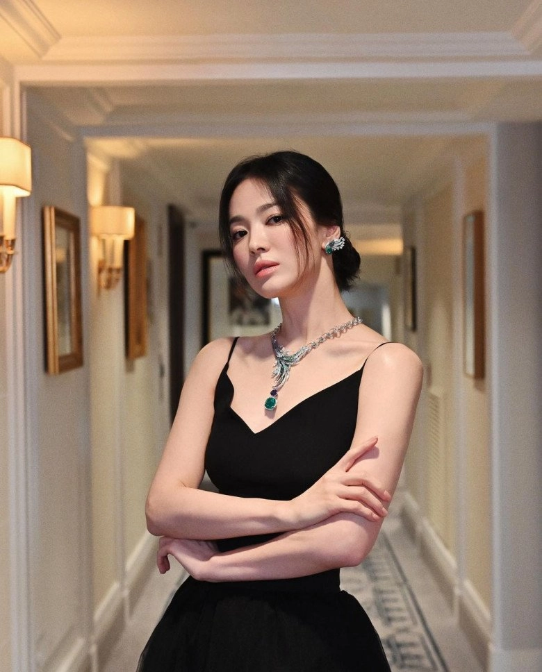 Song hye kyo khoe cận làn da tuổi tứ tuần cày show ngày đêm vẫn láng mịn như cà ảnh - 5