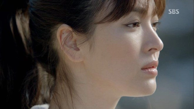 Song hye kyo khoe góc nghiêng đẹp lịm tim tình tứ cọ mũi với bạn diễn - 7