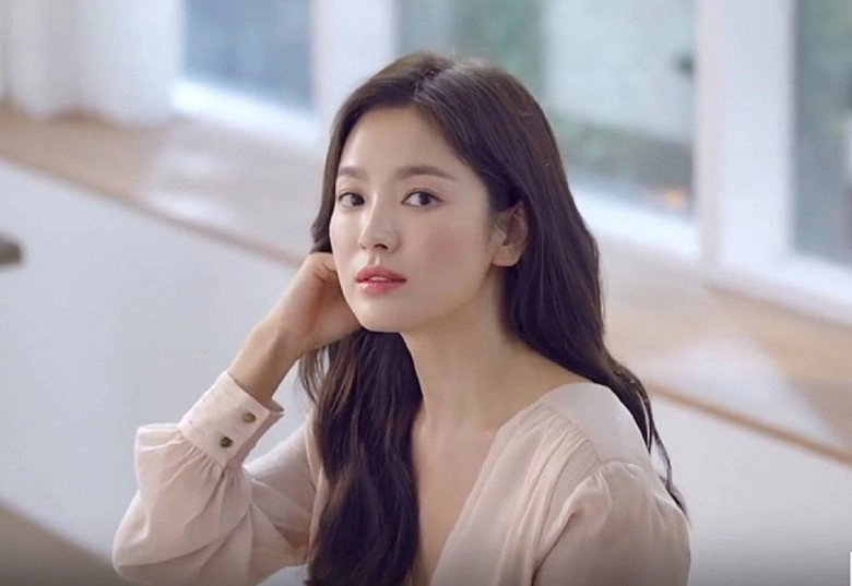 Song hye kyo lộ diện với gương mặt khác lạ mắt sưng bọng nhưng làn da cứu rỗi tất cả - 4