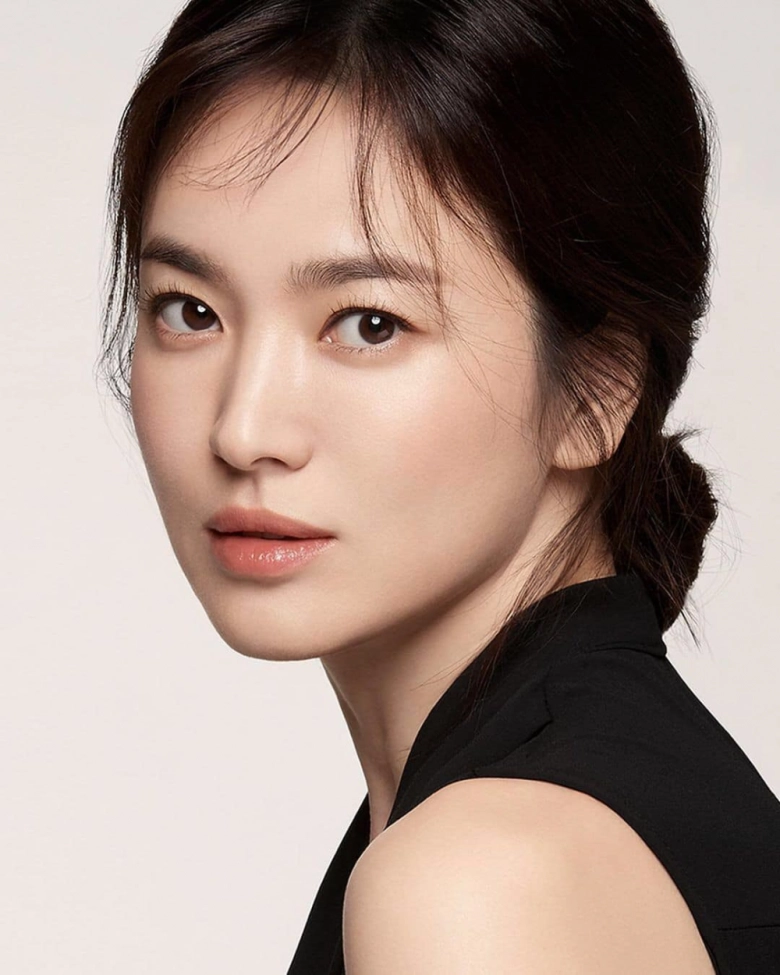 Song hye kyo lộ diện với gương mặt khác lạ mắt sưng bọng nhưng làn da cứu rỗi tất cả - 12