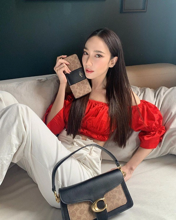 Style lão hóa ngược của nữ hoàng giải trí thái lan u45 vẫn diện đồ màu sắc đẹp khó cưỡng - 7