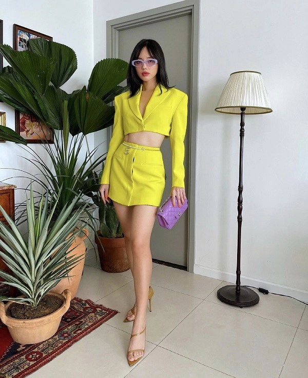 Style lão hóa ngược của nữ hoàng giải trí thái lan u45 vẫn diện đồ màu sắc đẹp khó cưỡng - 10