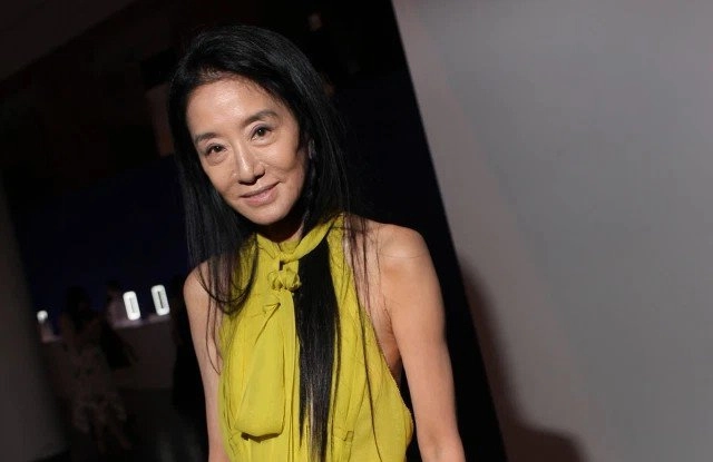 Sự thật về làn da của bà hoàng váy cưới vera wang tuổi 72 - 6
