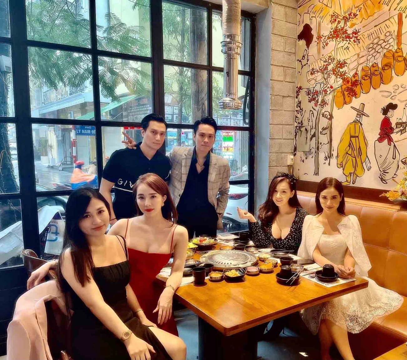 Sự xinh đẹp của quỳnh nga và huyền lizzie cũng lu mờ trước lã thanh huyền - 3