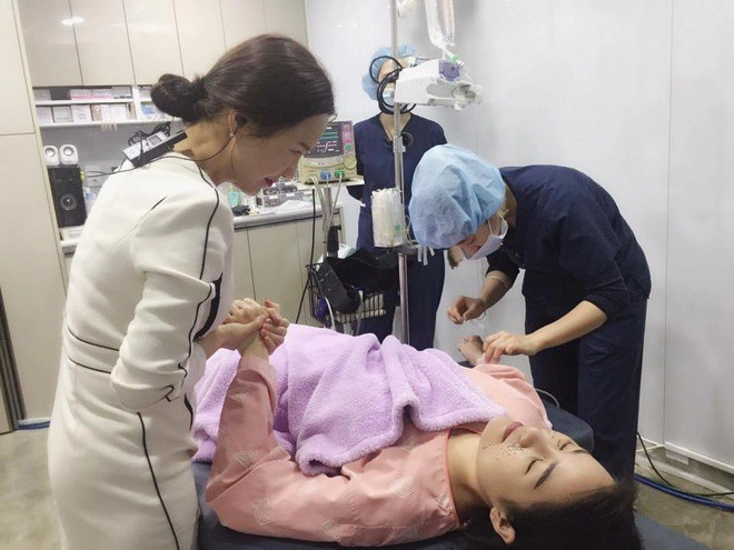 Sửa mũi 6 lần cựu người mẫu giờ đẹp ngọt ngào khó nhận ra - 1