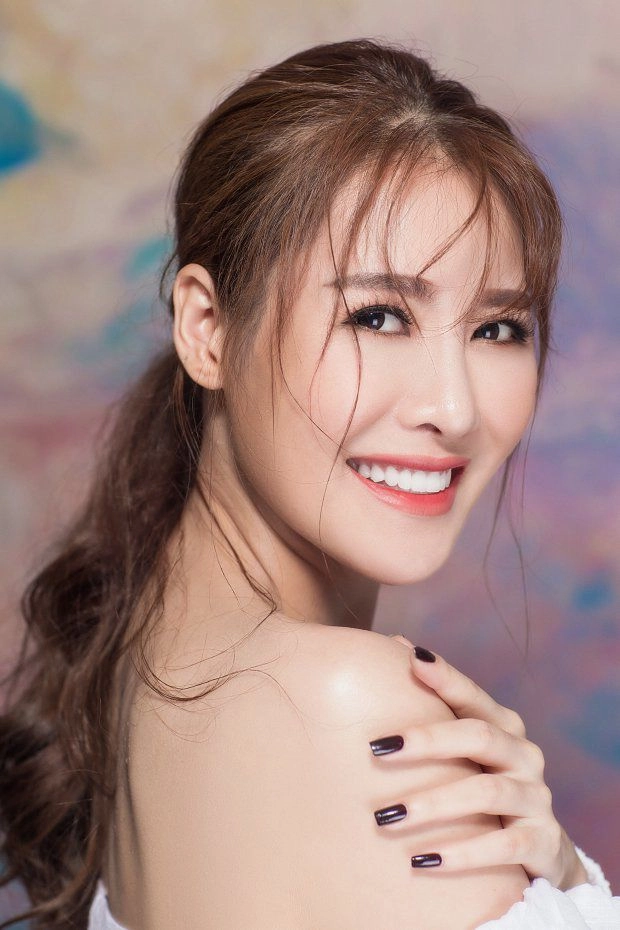 Sửa mũi 6 lần cựu người mẫu giờ đẹp ngọt ngào khó nhận ra - 2