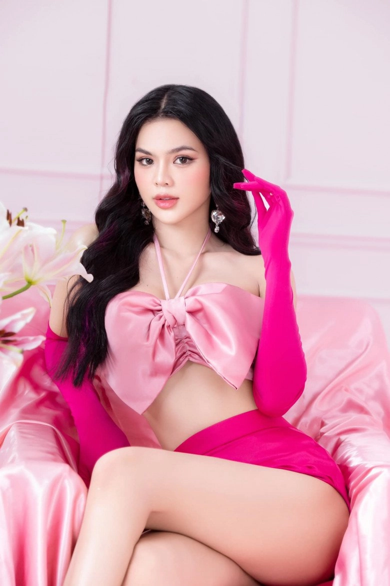 sugar baby đẹp như nàng thơ đường cong chuẩn mãng xà hứa hẹn là nữ hoàng nội y thế hệ mới - 1