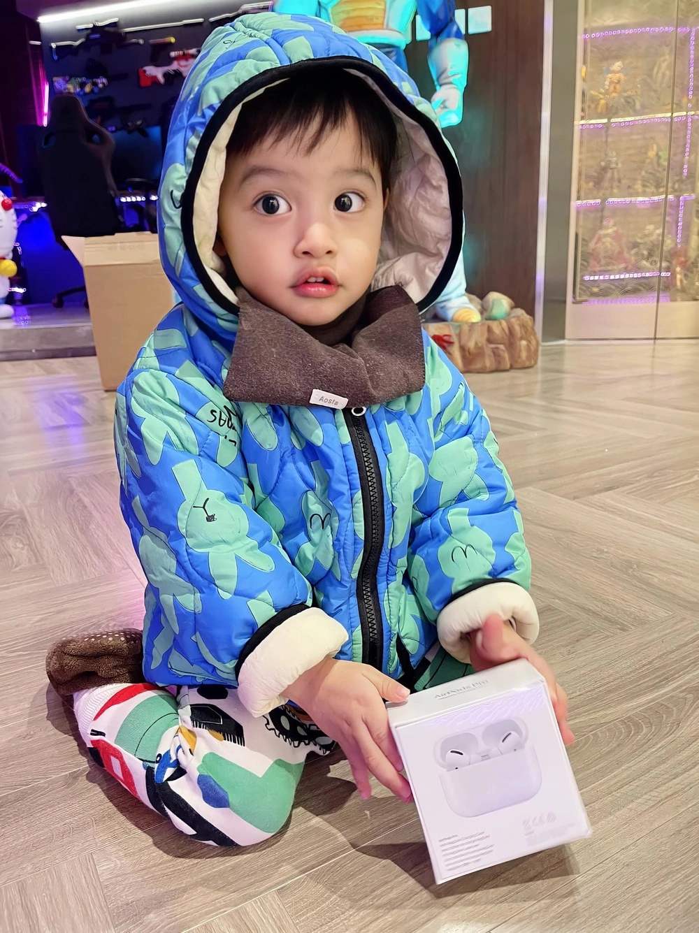 Suốt ngày loanh quanh ở nhà streamer việt giàu có bị con trai nói câu chí mạng làm gì có tiền - 12