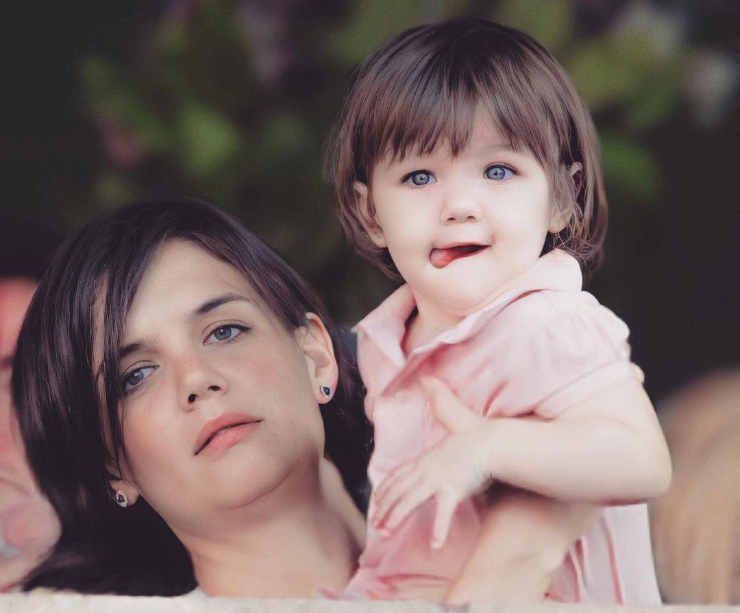 Suri cruise 15 tuổi cao 1m7 chăm mặc đồ gợi cảm khoe eo thon chân dài giống mẹ - 8