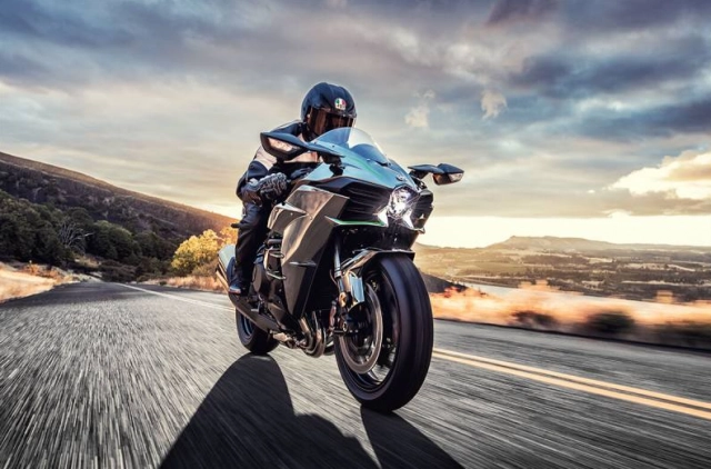 Suzuki hayabusa 2021 và kawasaki ninja h2 trên bàn cân thông số - 11