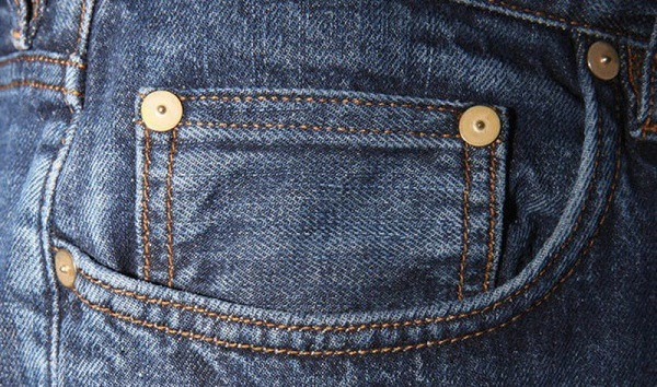 Tác dụng của những chiếc đinh tán trên quần jeans ngỡ chỉ để trang trí nhưng sự thật khác xa - 1