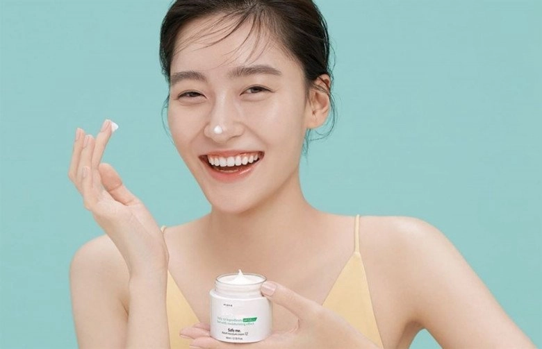 Tạm biệt khuôn mặt bóng nhờn nàng tự tin tỏa sáng nhờ những mẹo chăm sóc da dầu mụn - 2