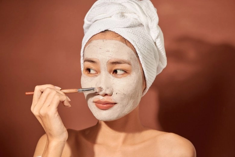 Tạm biệt khuôn mặt bóng nhờn nàng tự tin tỏa sáng nhờ những mẹo chăm sóc da dầu mụn - 3