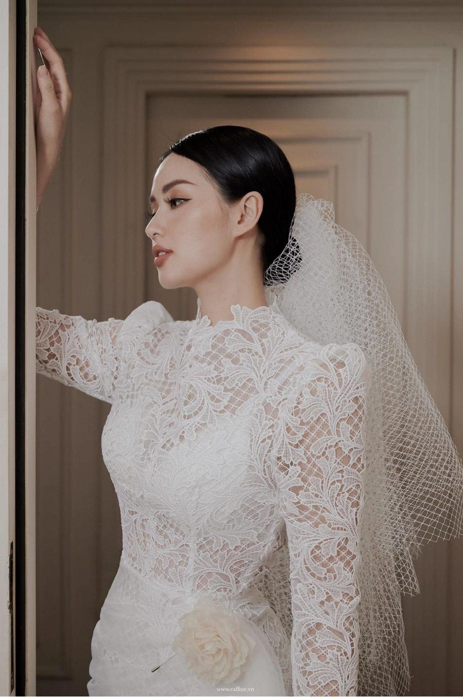 Tâm tít tô son trầm được khen như angelina jolie nhưng lại bị đàn con thơ gọi là phù thuỷ - 8