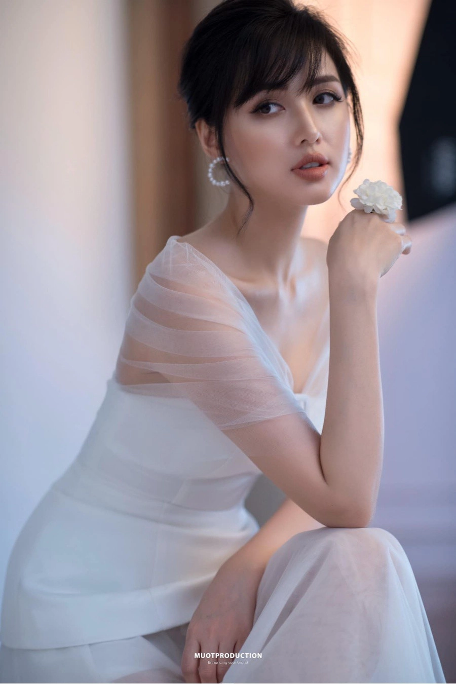 Tâm tít tô son trầm được khen như angelina jolie nhưng lại bị đàn con thơ gọi là phù thuỷ - 11