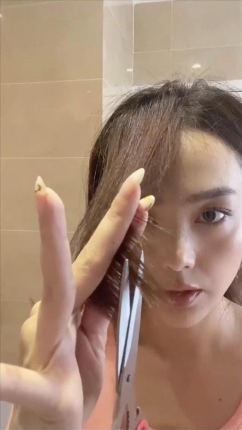 Tạo kiểu mái bay nữ thầndễ ẹc nhưng cắt sao để chống chẻ ngọn thì minh hằng quên nói - 1