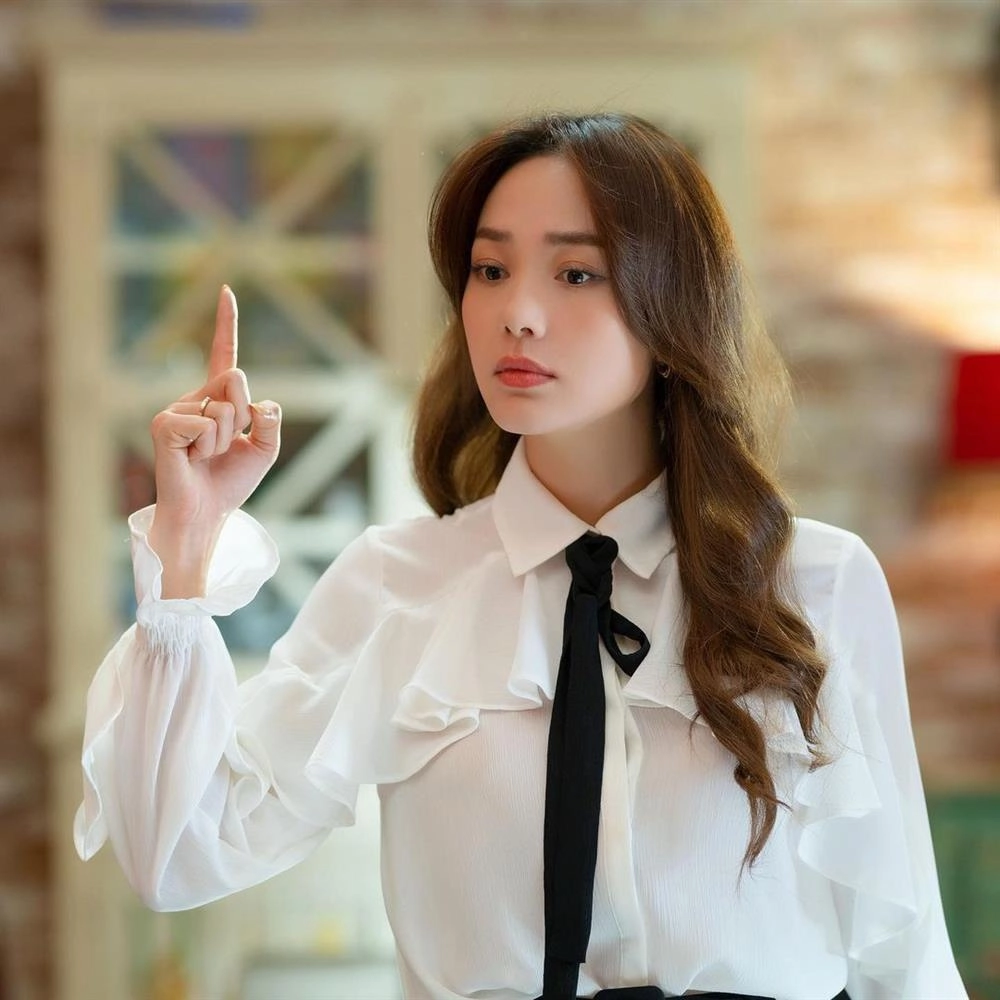 Tạo kiểu mái bay nữ thầndễ ẹc nhưng cắt sao để chống chẻ ngọn thì minh hằng quên nói - 8
