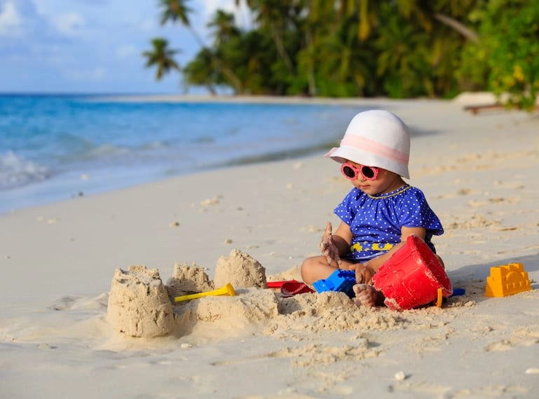 Tàu gặp nạn mẹ uống nước tiểu của chính mình để 2 con bú lúc tìm thấy quá đau lòng - 5