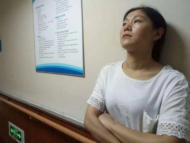 Tàu gặp nạn mẹ uống nước tiểu của chính mình để 2 con bú lúc tìm thấy quá đau lòng - 9