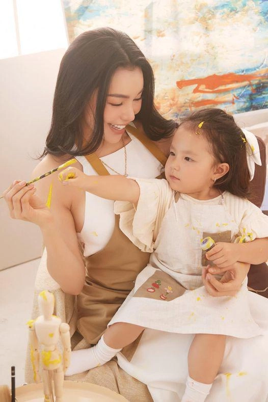 Tay trắng làm mẹ đơn thân hoa khôi cà mau vòng ba 1m giờ có con gái xinh bỏ 15 tỷ mua đất 66000m2 - 12