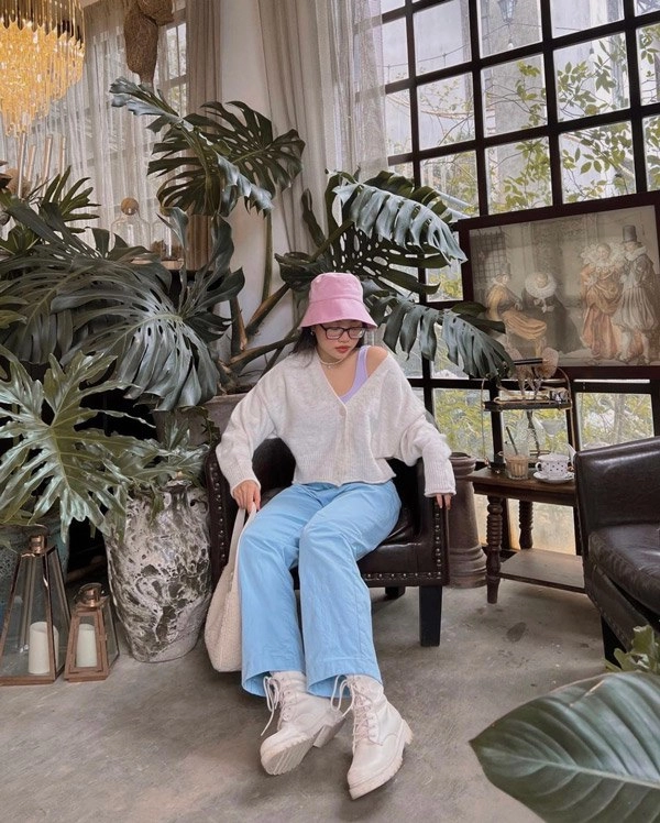 Tết đến phương mỹ chi cũng dạn hơn toàn khoe outfit tạo dáng hở vai đúng chuẩn tuổi 18 - 4