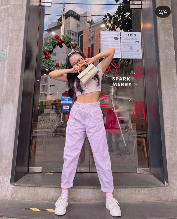 Tết đến phương mỹ chi cũng dạn hơn toàn khoe outfit tạo dáng hở vai đúng chuẩn tuổi 18 - 7