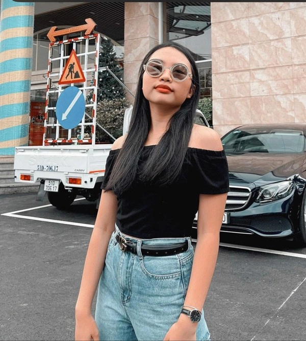 Tết đến phương mỹ chi cũng dạn hơn toàn khoe outfit tạo dáng hở vai đúng chuẩn tuổi 18 - 10
